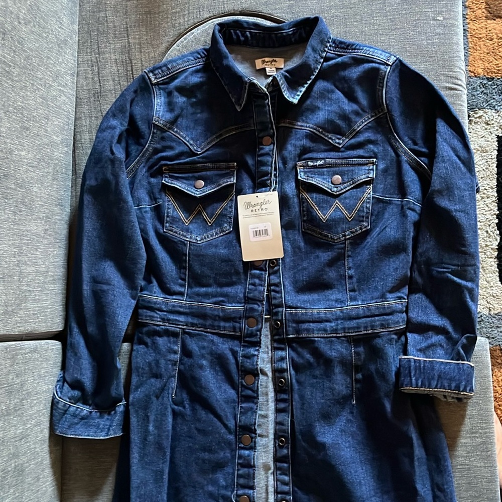 Wrangler 
Women’s retro western style Jean snap dress